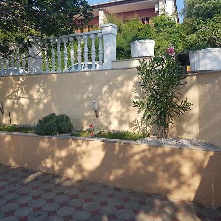 Apartmani Mira Klenovica Luaran gambar
