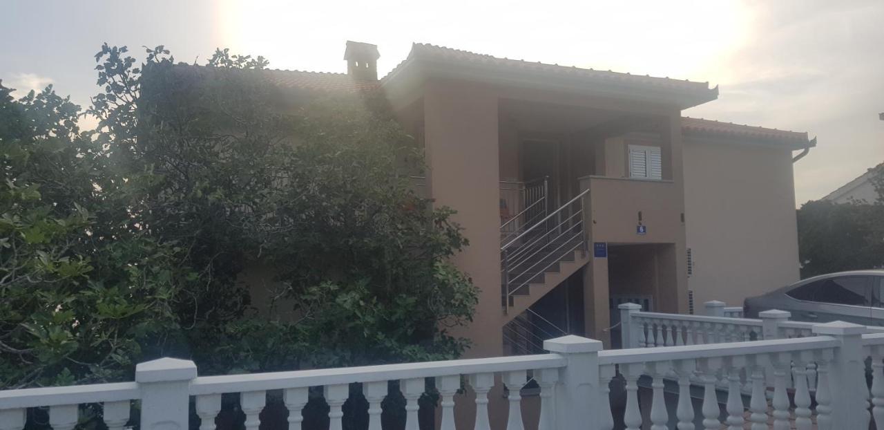 Apartmani Mira Klenovica Luaran gambar