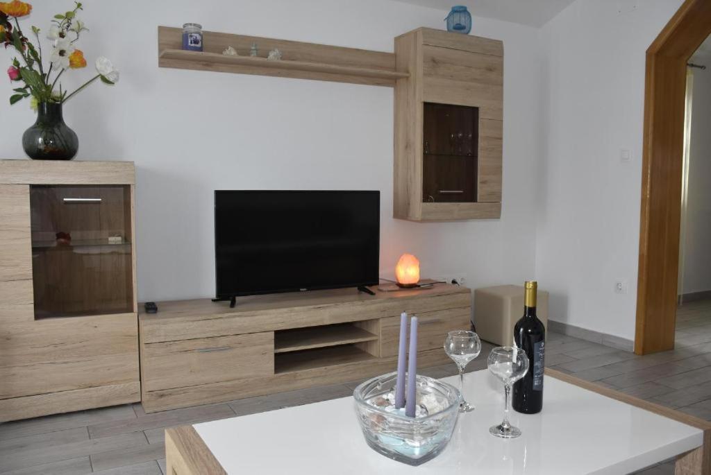 Apartmani Mira Klenovica Luaran gambar