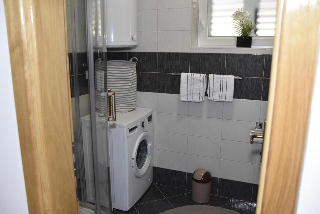 Apartmani Mira Klenovica Luaran gambar