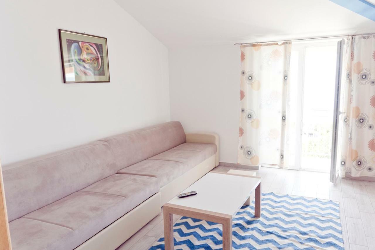 Apartmani Mira Klenovica Luaran gambar
