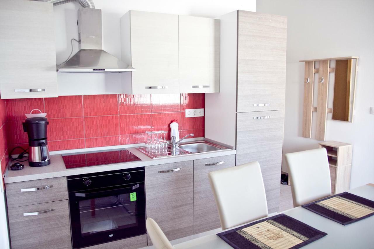 Apartmani Mira Klenovica Luaran gambar