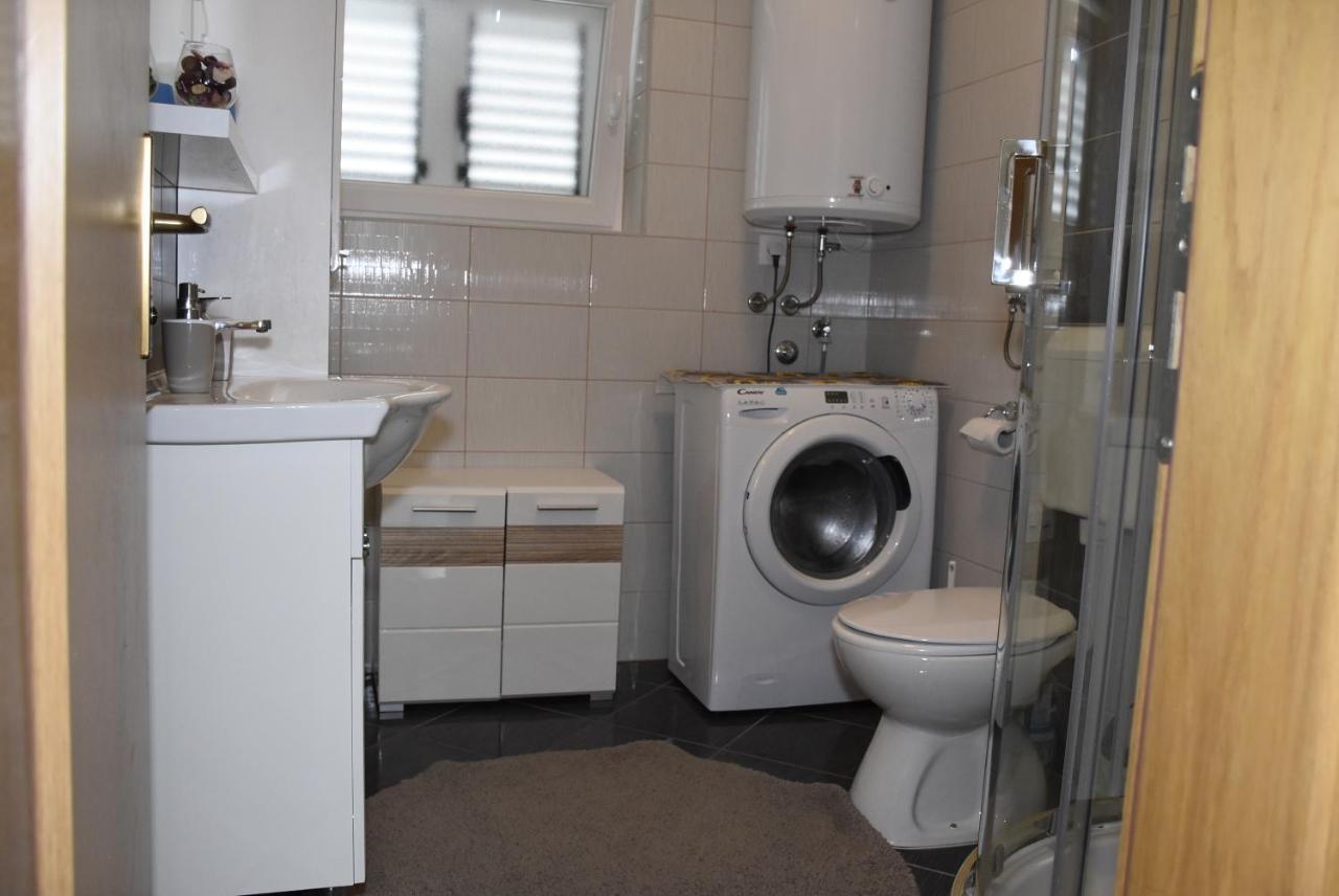 Apartmani Mira Klenovica Luaran gambar