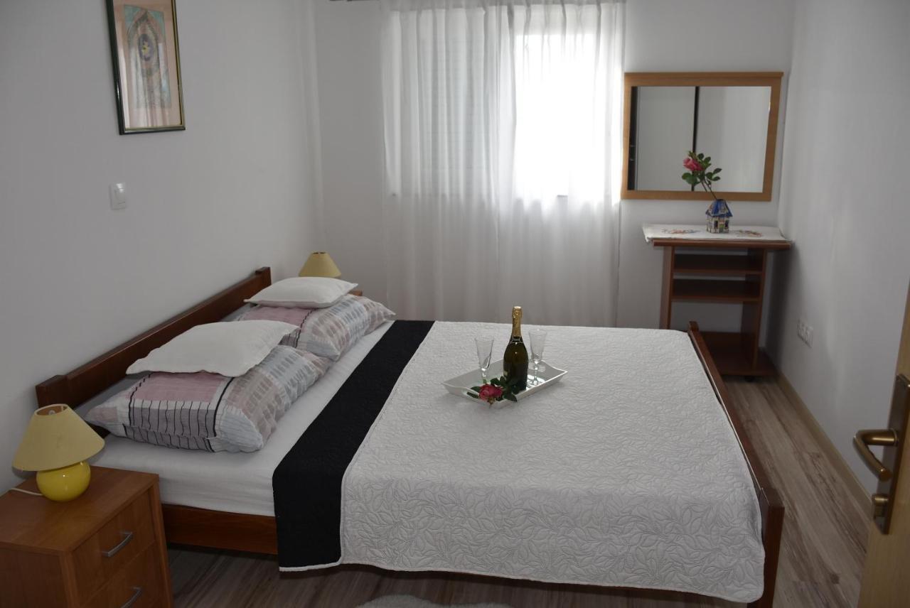 Apartmani Mira Klenovica Luaran gambar